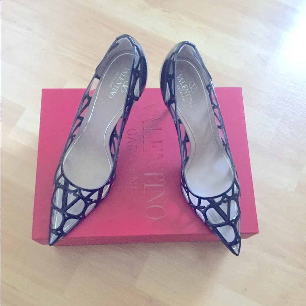 Valentino pumps wedding work shoes super comfy new once worn excellent condition